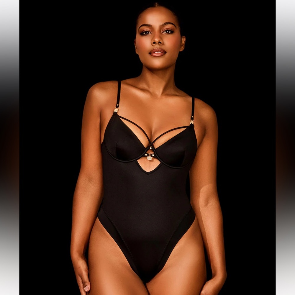 Like New! EVERYDAY SMOOTHS BLACK BODYSUIT